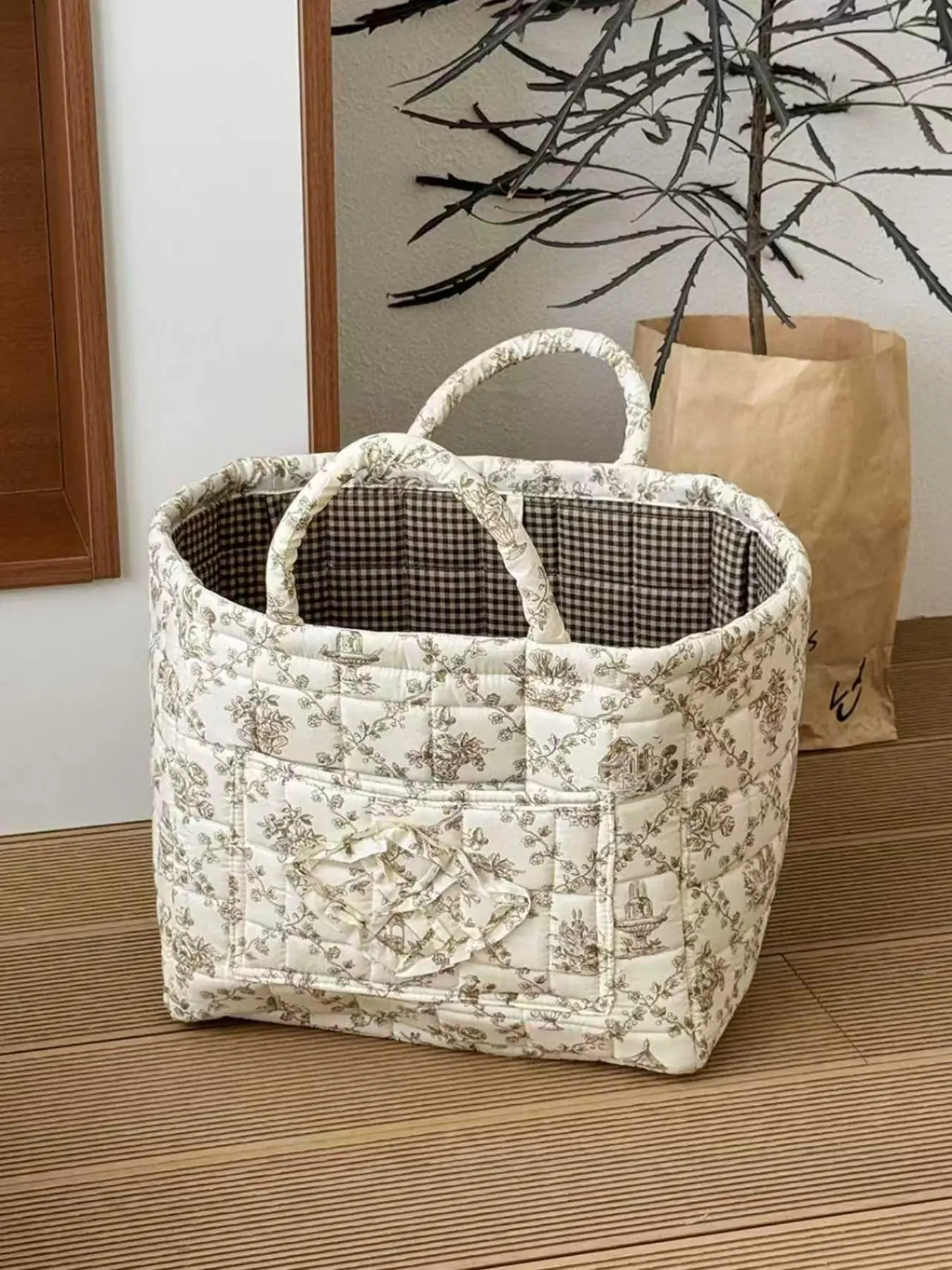 Women's Floral Patchwork Tot Bag, Large Capacity Cotton Handbag, Vintage Plaid Lining, Commute Shopping Bag, Soft Floral Quilted, Farmhouse Style, Floral Tote Bag