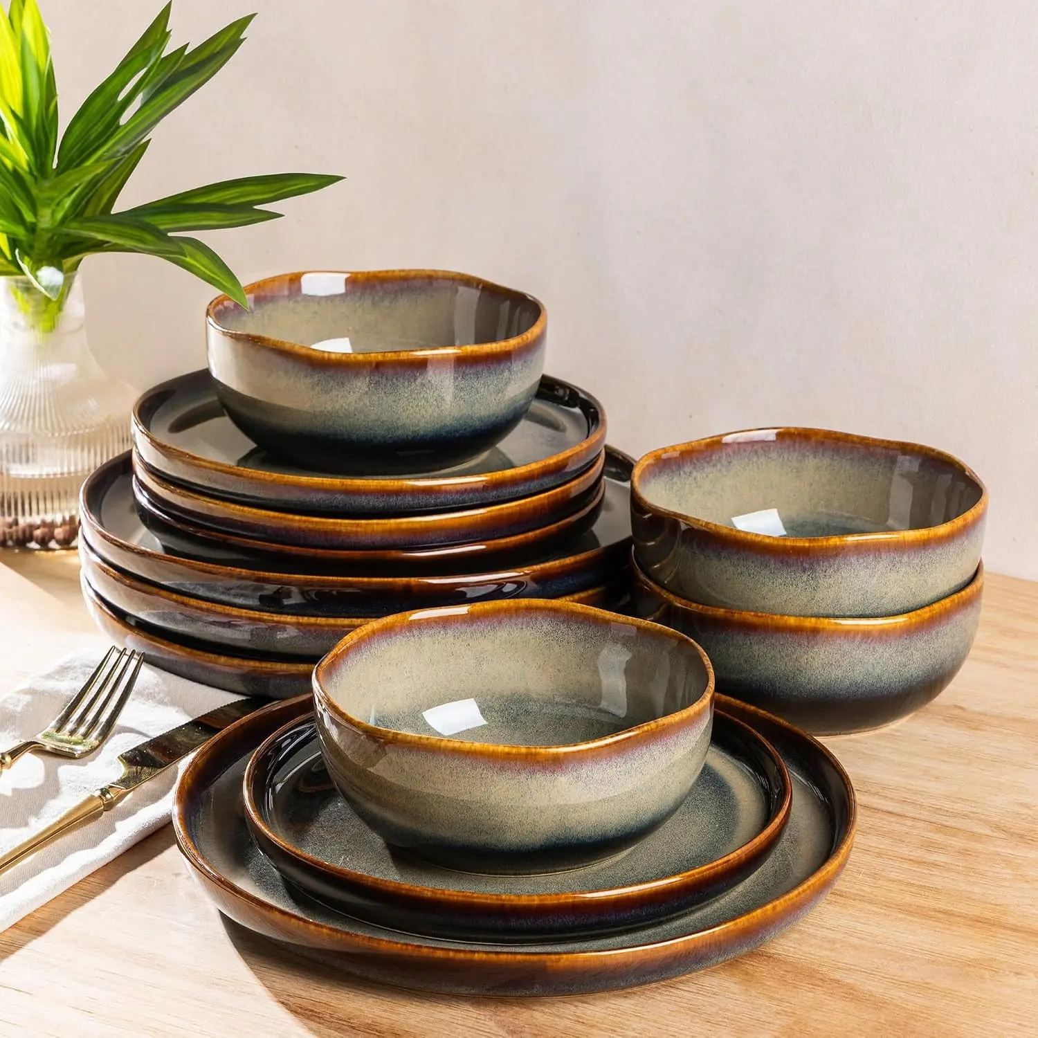 Ceramic Dinnerware Set for 4, 12-Piece Plates and Bowls Set