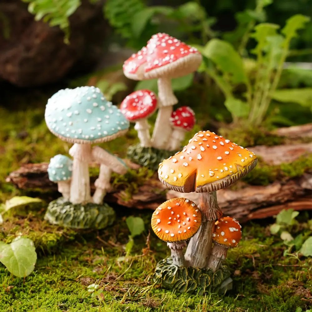 1 Piece Cute Resin Triple‑Cap Spotted Mushroom Figurine, Hand‑Painted Faux Toadstool Statue, Mini Fairy Garden Micro Landscape Ornament for Terrarium, Yard Bonsai and Desktop Whimsical Home Decoration, Garden Decor Supplies