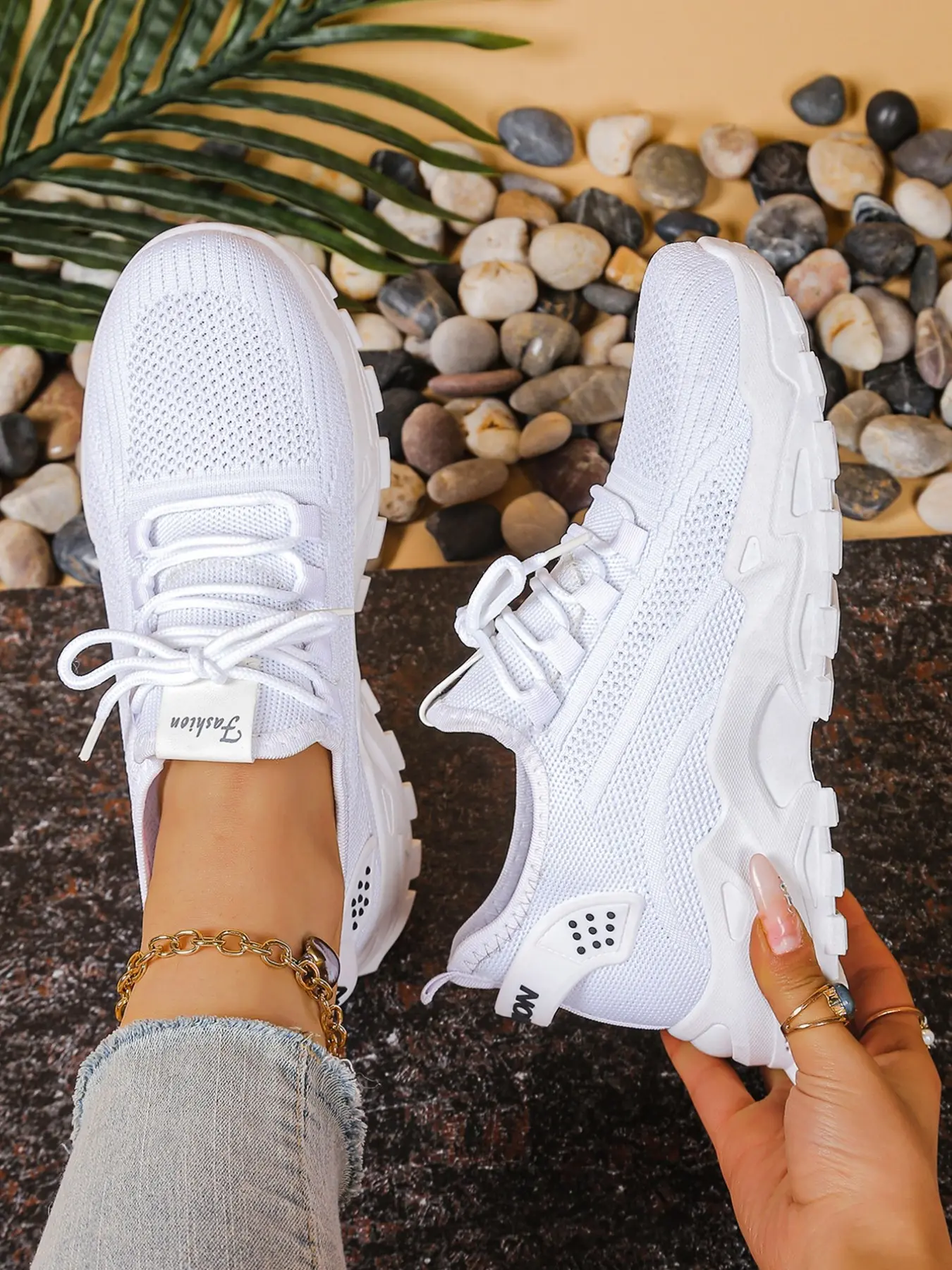 Women's Comfortable Flyknit Sneakers, Breathable Mesh Casual Shoes, Low Top Fashion Athletic Footwear, All-Season Versatile Design