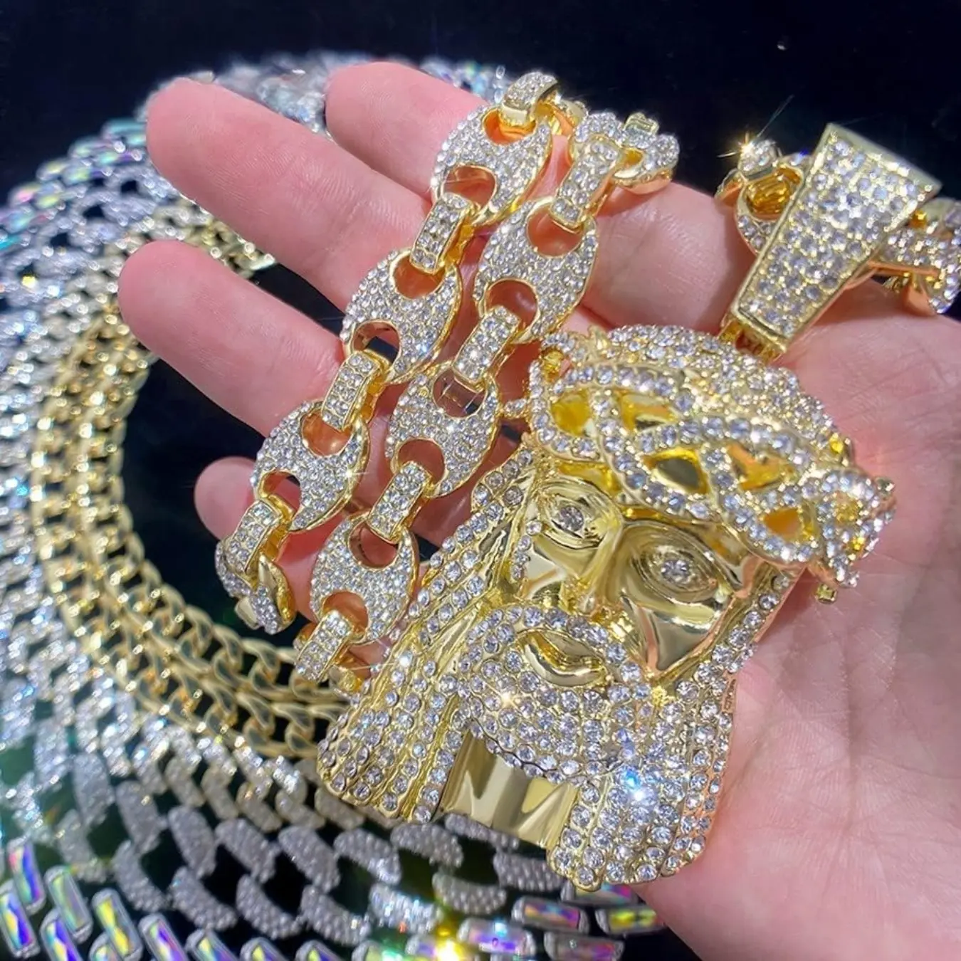 Hip Hop Jesus Pendant Cuban Chain Cuban Link Design Necklace Men Ice Out Paved Full Crystal Jesus Head Face Charm Cuban Necklace Jewelry Iced Out Necklace