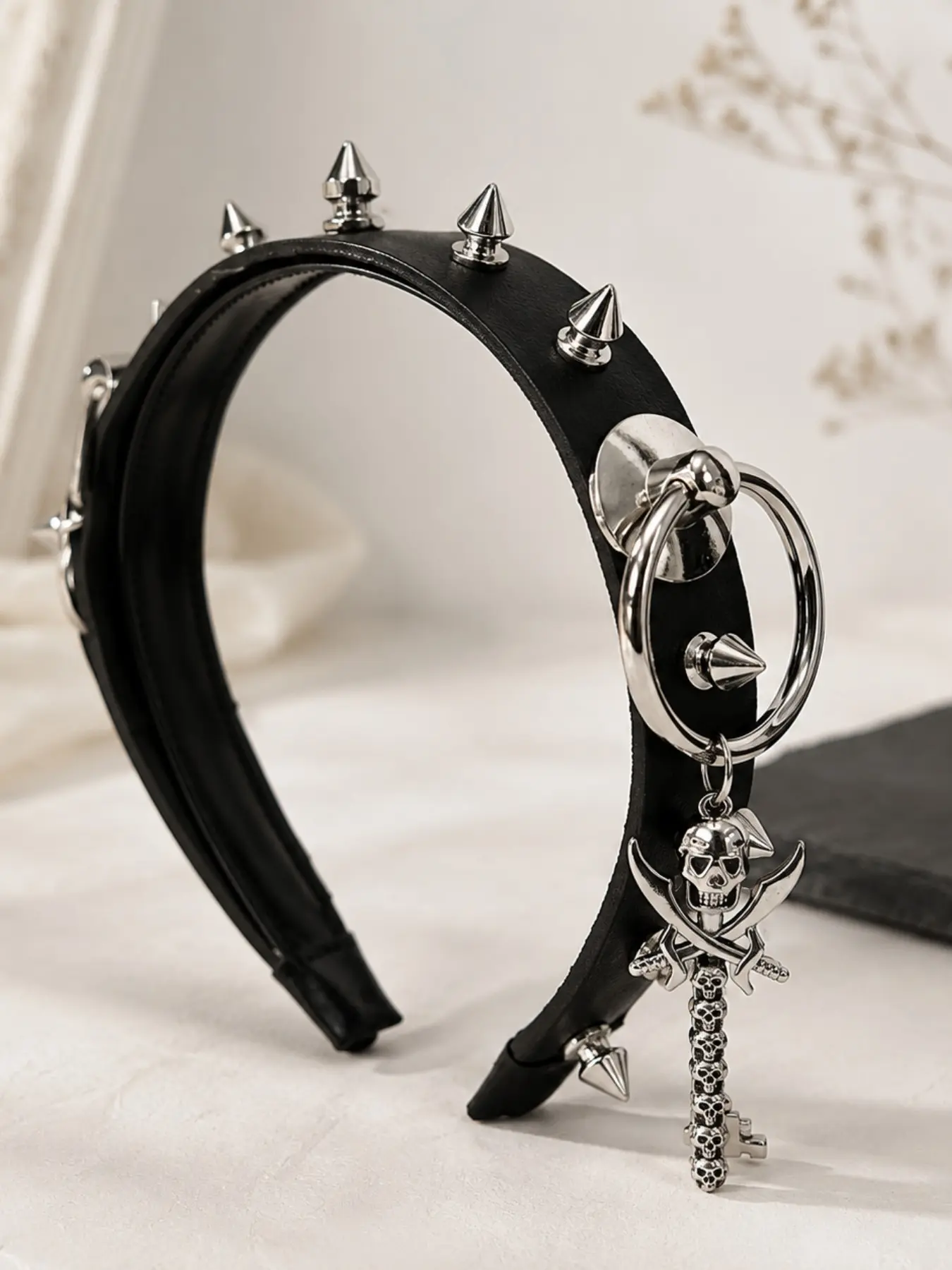 Women's Punk Spike Leatherette Headband, Skull Cross Sword Keychain Pendant, Y2K Sweet Cool Subculture Hair Band, Gothic Rock Halloween Accessory
