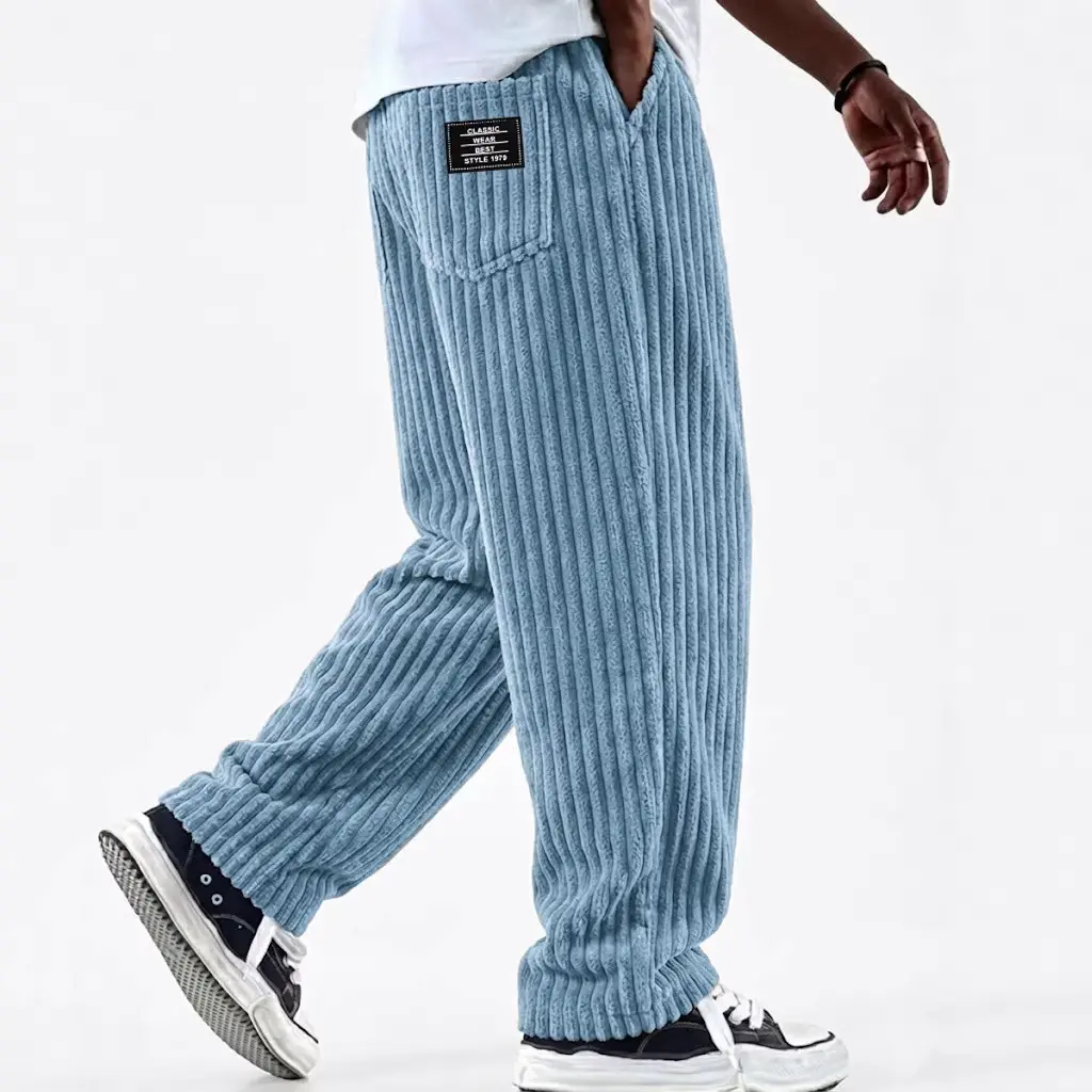 2026 Men's Loose-Fit Corduroy Trousers (American Style) – Spring/Autumn Ribbed Straight-Leg Casual Pants with Logo Pocket; Suitable for Streetwear & Everyday Wear.