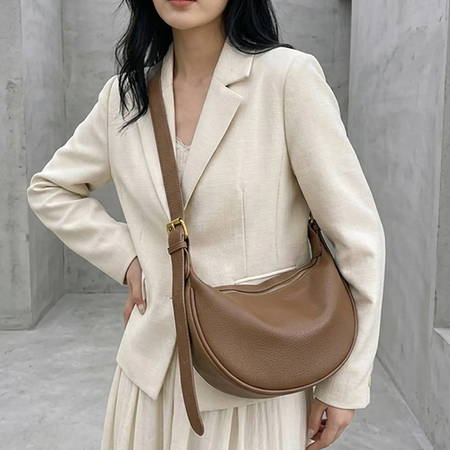Women's Zipper Crossbody Bag Casual Half Moon Shoulder Bag Soft PU Leather Dumpling Bag with Adjustable Strap and for Daily Use and Shopping