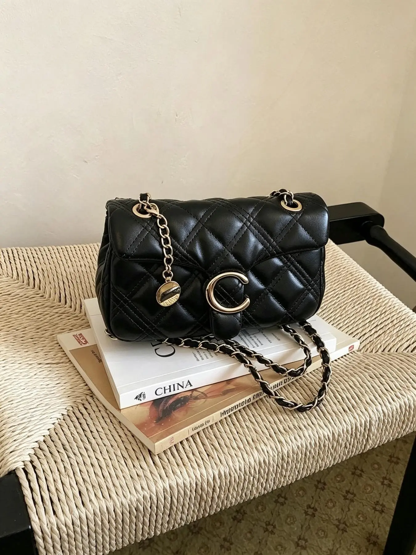 Women's Rhombus Embroidered Crossbody with Chain Shoulder Bag, Fashion Small Square Bag, Ideal for Girls, Women, College Students, Professionals, Office Use