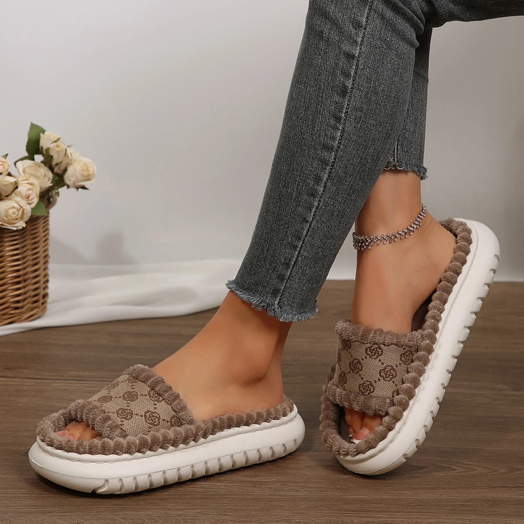 Cream Plush Toe Mule Slippers with Retro Pattern, Cozy Indoor Shoes with Non-Slip Sole