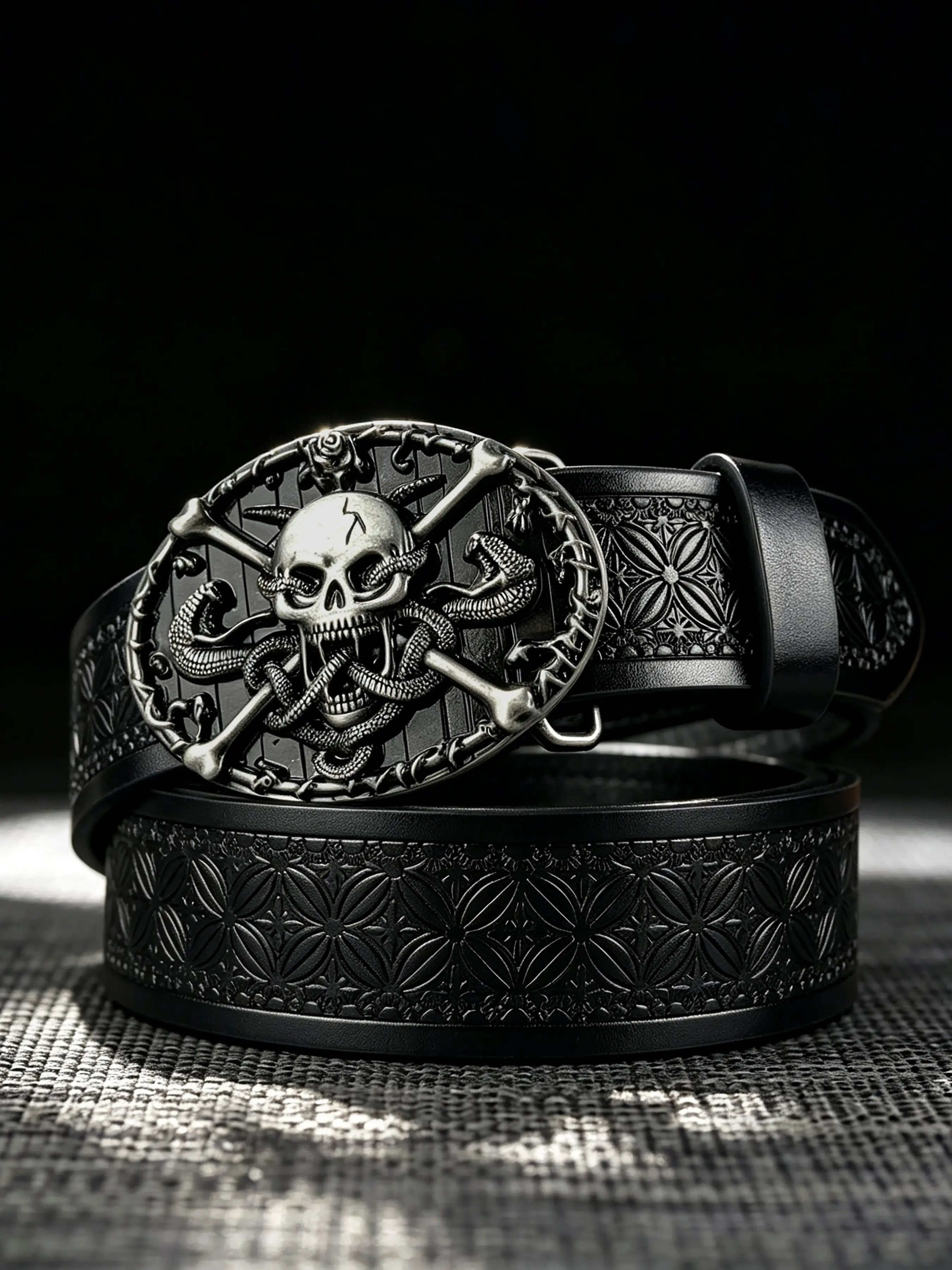 The "Python Skeleton" shaped personalized buckle belt, a Western street style belt, a 1.46in/3.7cm wide embossed belt, fashionable and versatile, suitable for Halloween costumes, is the perfect gift for Western cowboys.