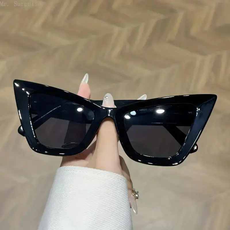 Retro Cat Eye Sunglasses - Unisex Oversized Tortoiseshell Statement Frame Glasses, High Quality Sunglasses with Gradient Lenses, UV Protection, Casual Driving/OOTD Stylish Accessories