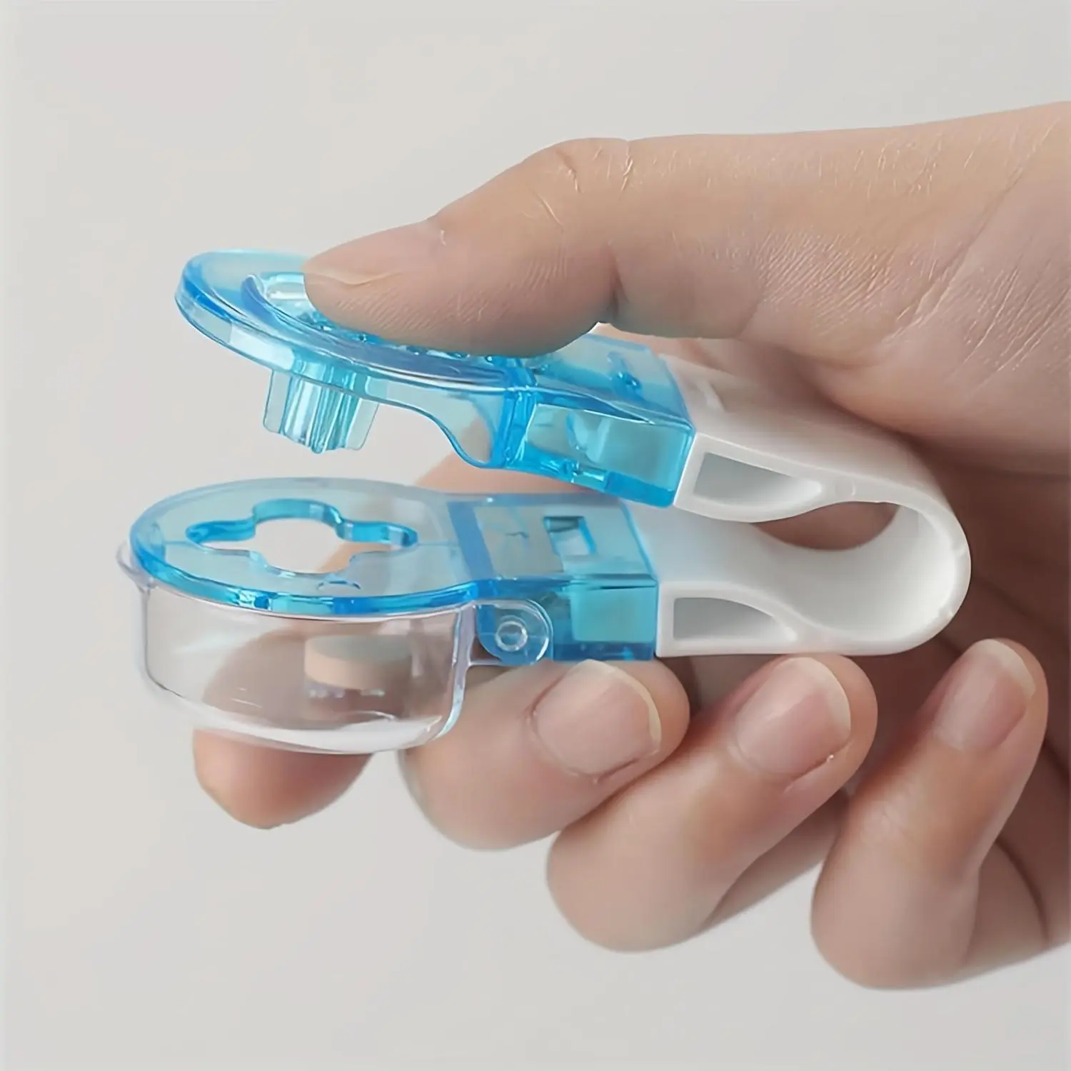 1pc Compact Plastic Pill Removal Tool - May Have Minor Scratches From Manufacturing Process, One Piece