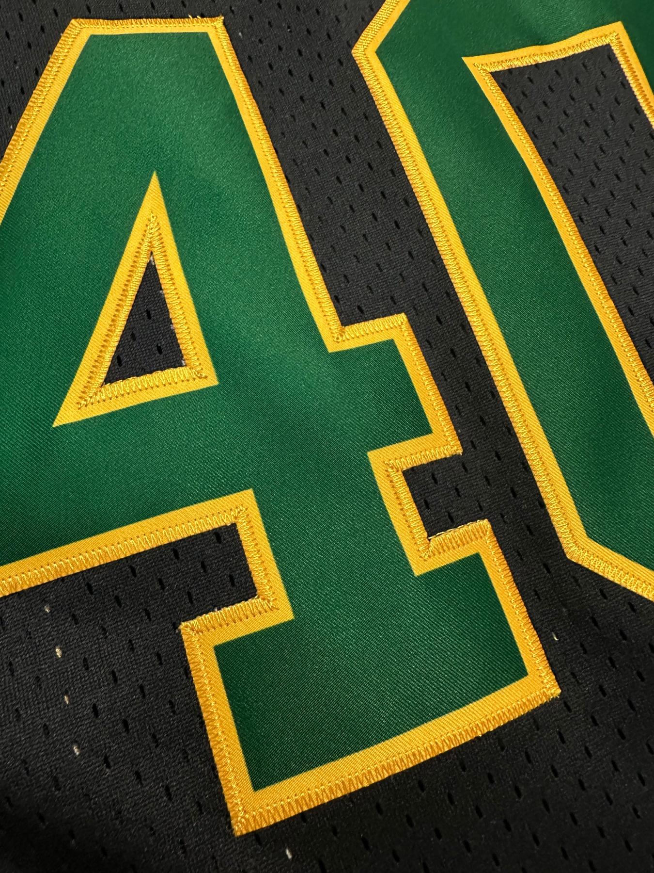 Mens #40 Sports Basketball Black Lightweight Jersey, Breathable Sleeveless Pattern Embroidery Sweatshirt Training Competition Sports Uniforms Suitable for Summer