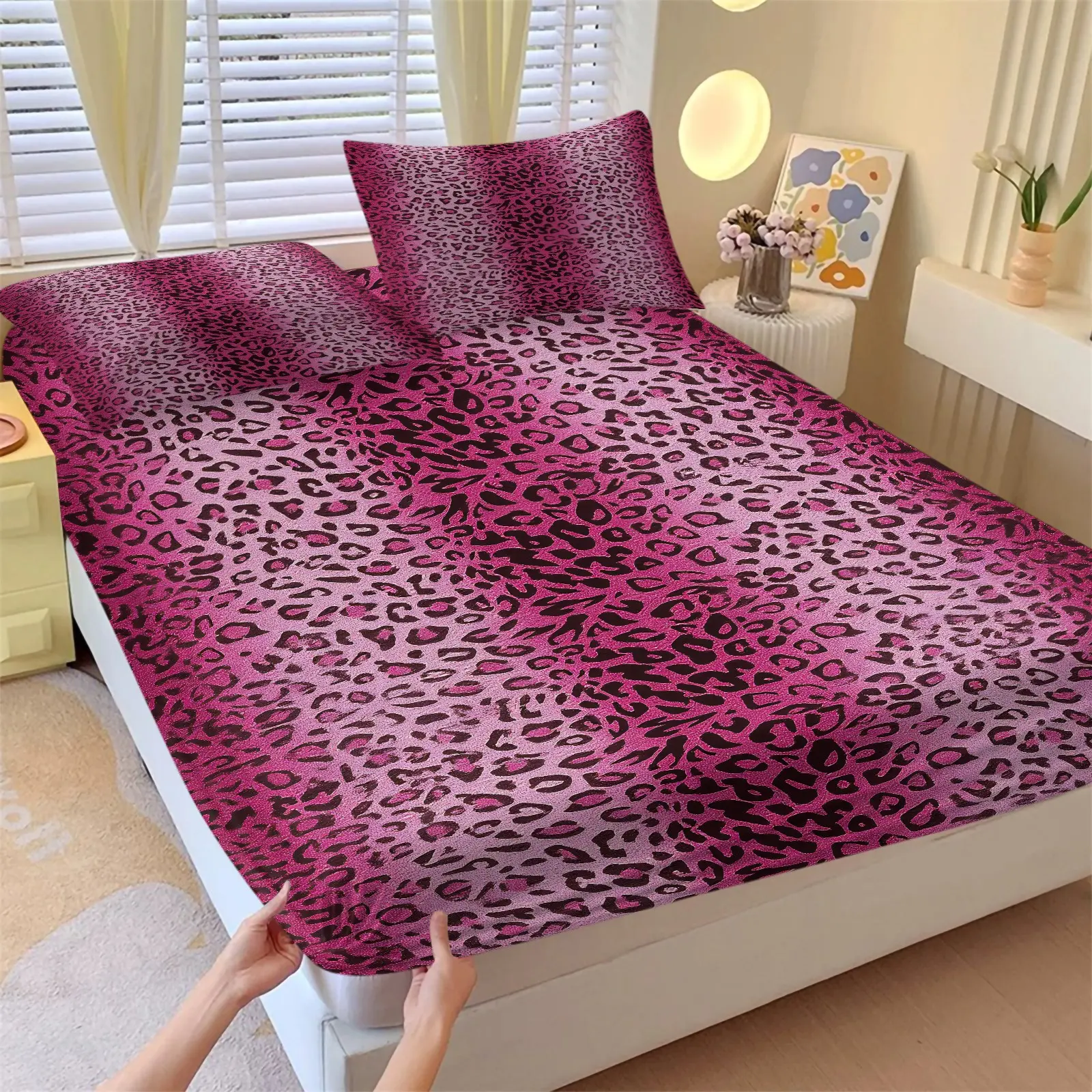 3-Piece Gradient Pink Leopard Fitted Sheet Set,1 Fitted Sheet+2 Pillowcases,Soft Breathable Skin-Friendly Fabric,Deep Pocket Non Slip Mattress Cover,Glam Animal Print Bedding for Bedroom & Gift