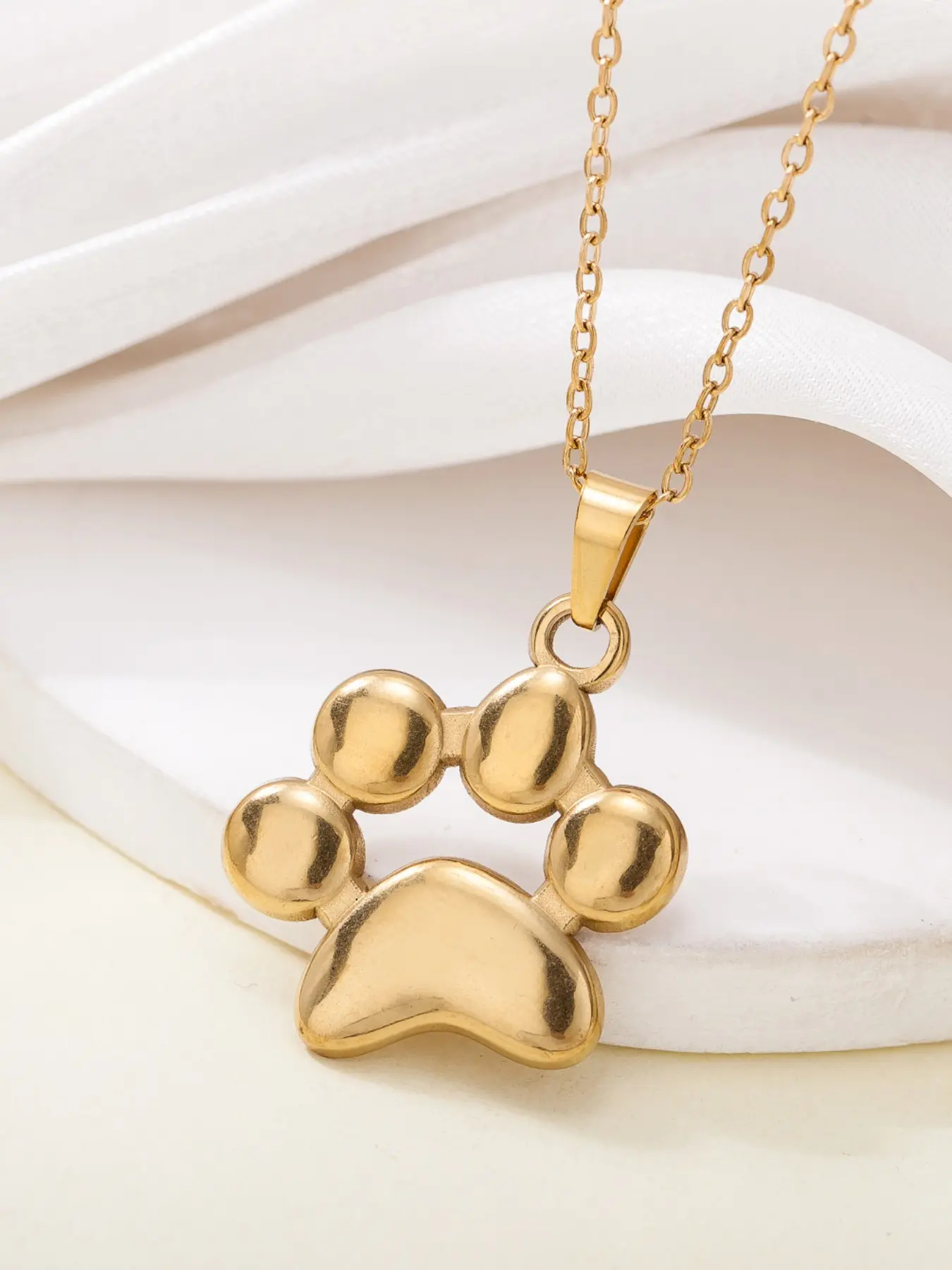 1pc exquisite and cute stainless steel 3D animal paw print pendant necklace, with a luxurious and fashionable smooth dog paw design, suitable for daily commuting, travel, parties, and other occasions, making it a perfect gift.
