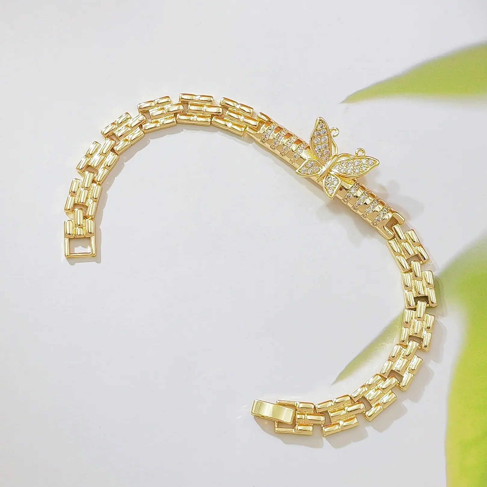 Women's Butterfly Bracelet Sparkly Iced Out Rhinestone Gold Link Chain For Daily Wear Y2K Jewelry Cute Tarnish Free Gifting Accessory