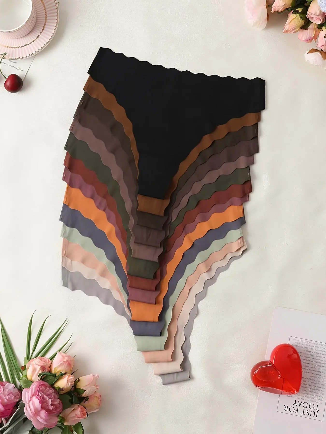 Women's Solid Color Scallop Trim Thong, Casual Soft Comfy Breathable Seamless Panty for Daily Wear, Women's Underwear for All Seasons Nylon
