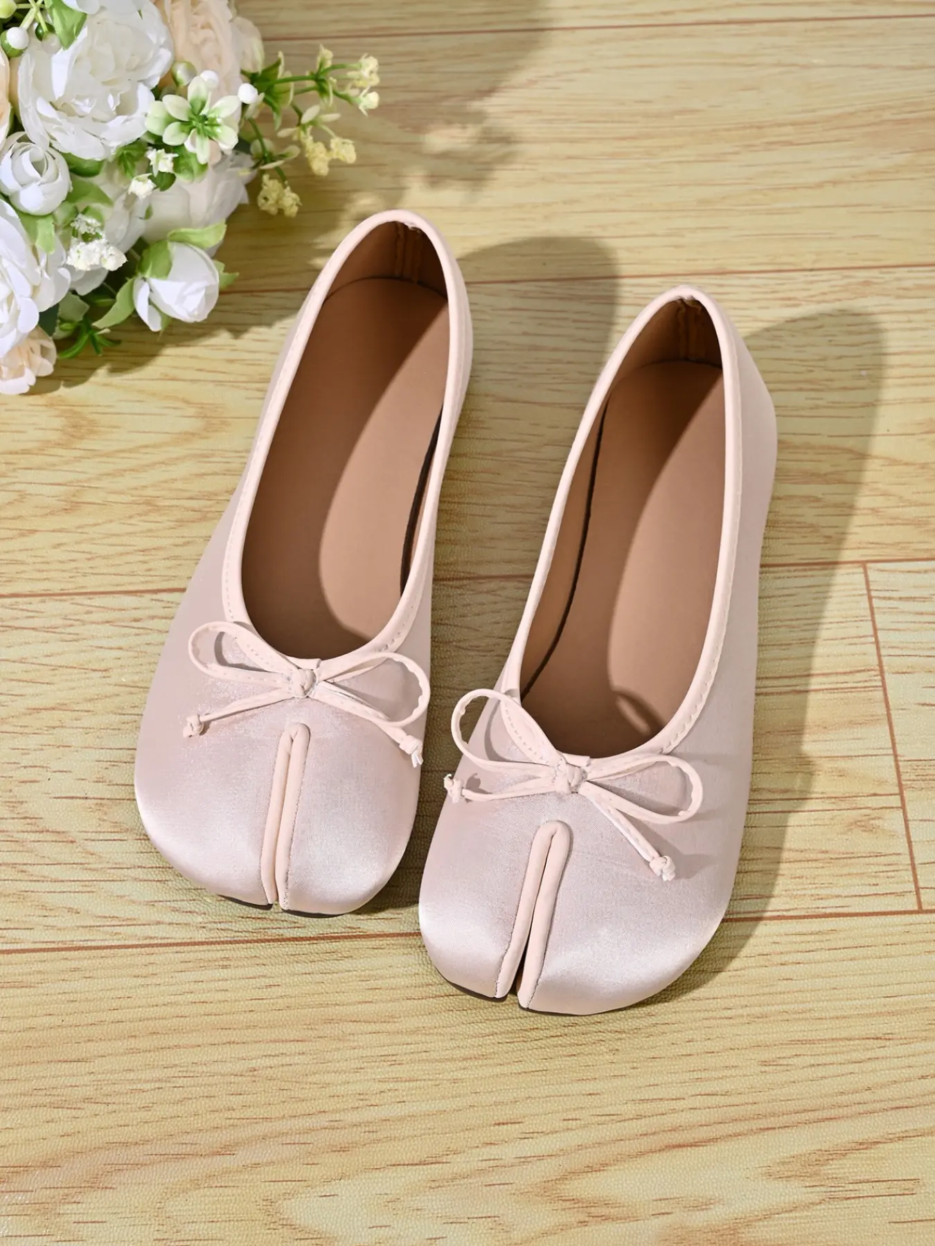 Women Vintage Bow Decor Tabi Split Toe Flats, Satin Fabric Lightweight Daily Walking Fashion Footwear, Nude Solid Black Polka Dot