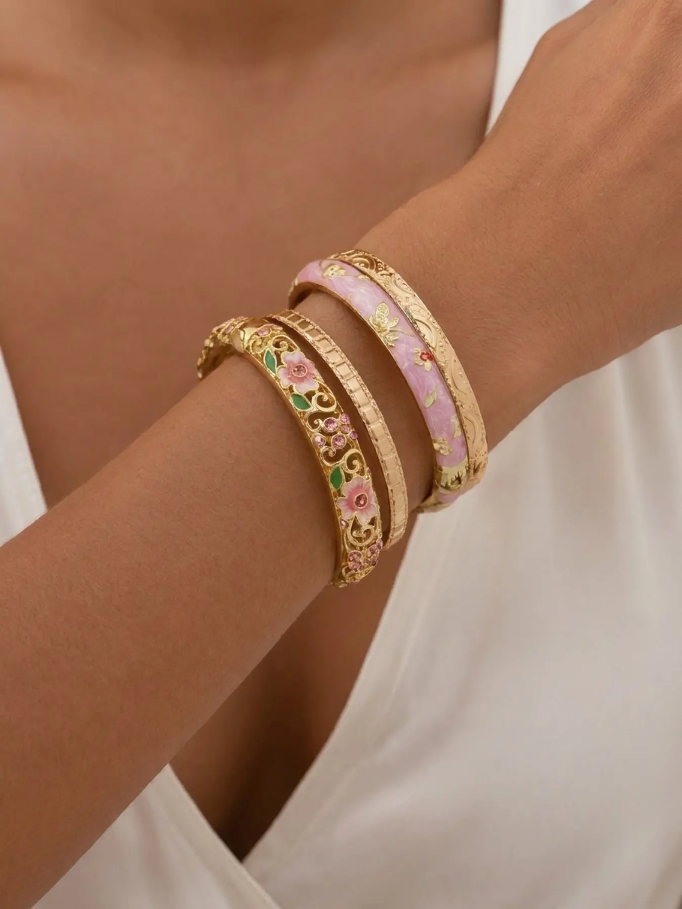 4Pcs Enamel Floral Bangle Set Chinese Vintage Palace Style Hollow Rhinestone Inlaid Design For Women Daily Vacation Stacking Jewelry Fashion Bracelet Set