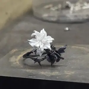 Black and White Mandala Flower Ring for Women Personality Metal Punk Party Finger Ring Fashion Jewelry Accessories