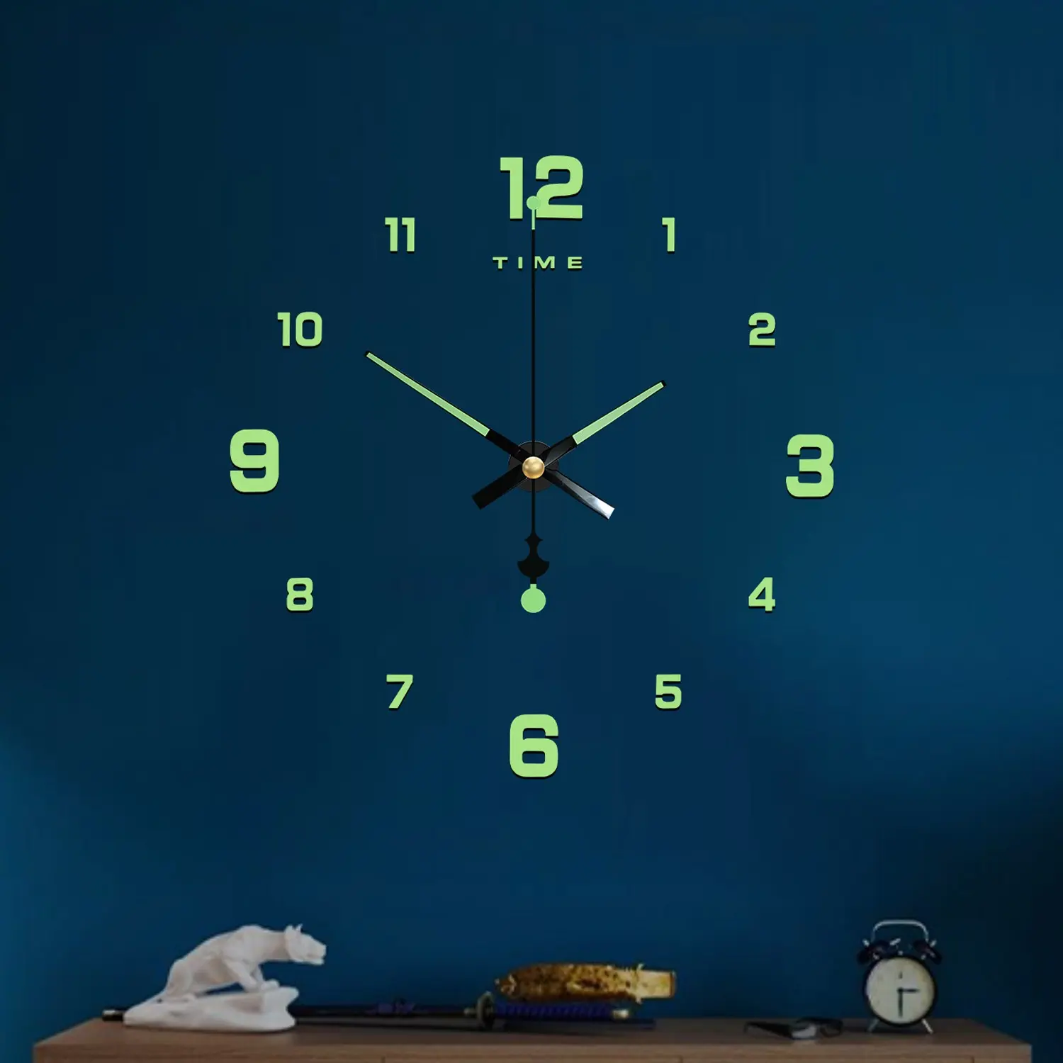Large Size Battery Operated Digital Wall Clock, 1 Count Battery Powered Silent Operation Wall Clock, Luminous Wall Clock for Living Room & Bedroom (The Luminous Style Only Emits Light in Dark Environments)