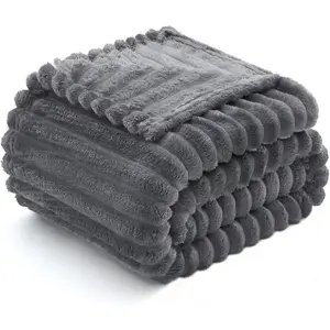 Fleece Throw Blanket for Couch and Bed- 3D Jacquard Decorative Throw Blankets for Women's Couch & Bed, Soft and Cozy Warm Plush Fluffy Blanket, Suitable for All Seasons Soft and Cozy Warm Plush Fluffy Blanket Shearling Stylish Decorative Giftable Blankets