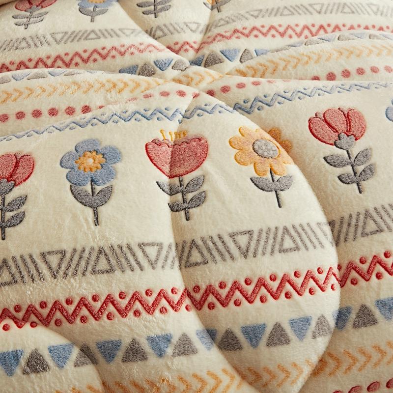 BoveLink Snowflake Fleece Warm Cotton Comforter with Floral Pattern and Soft Touch for Cozy Nights