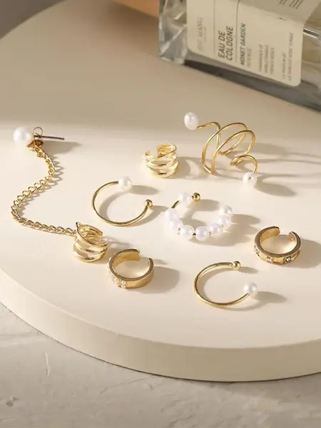 8Pcs Gold Ear Cuffs Earring Stacking Set Stackable Earrings for Women Non Piercing,14K Gold Plated Tassel Chain Pearl Ear Clip Adjustable Cubic Zirconia Sparkling Round Huggie Ear Cuff Fake Earrings Punk Jewelry Gifts