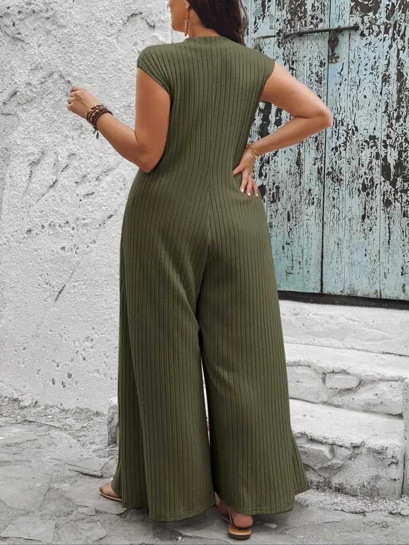 Plus-Size Solid Button-Front Flared-Leg Jumpsuit, Casual Comfy Minimalist Sleeveless Jumpsuit for Daily Wear, Women's Clothing for All Seasons, Casual Style Jumpsuit, Casual Pocket Jumpsuit
