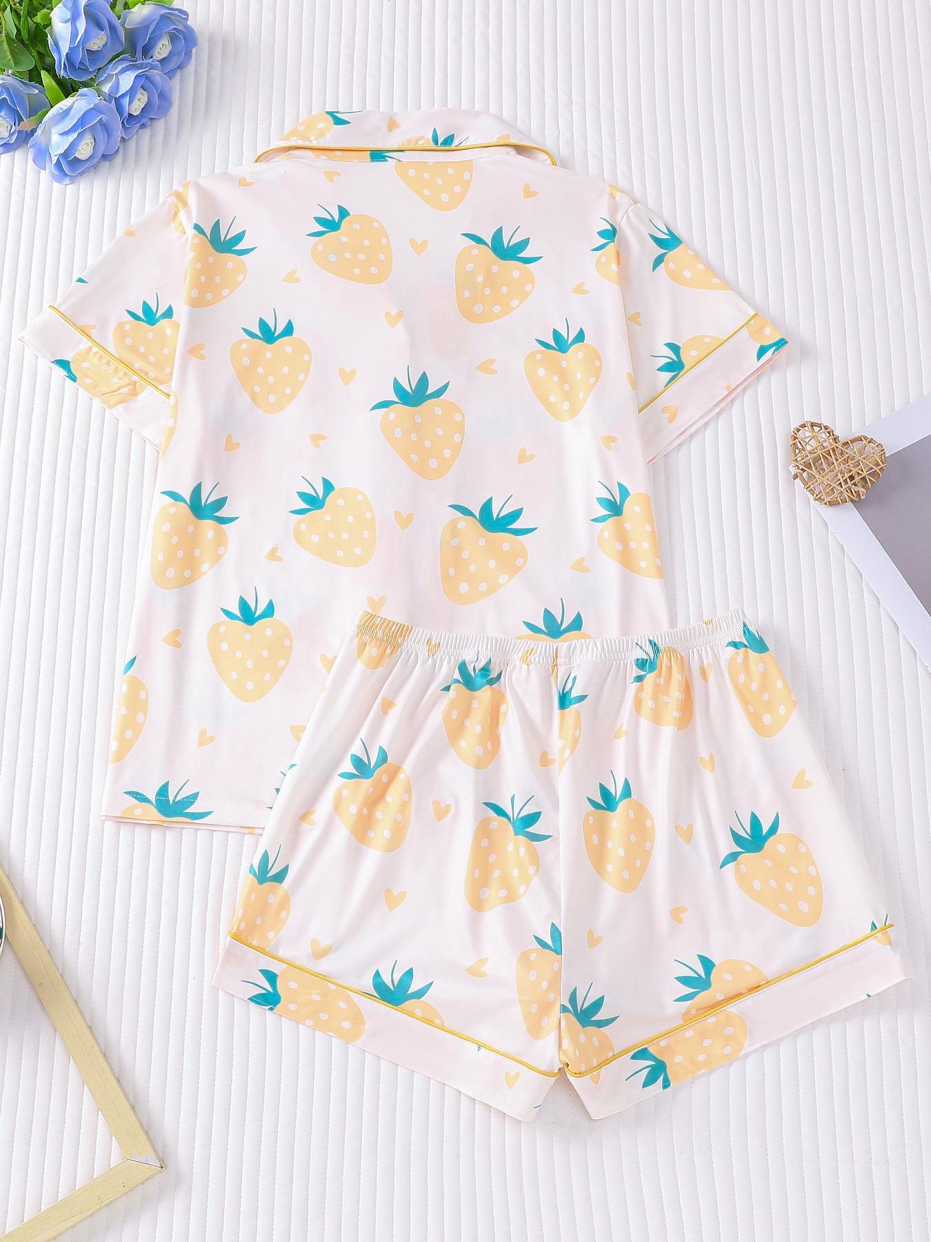 Women's All Over Strawberry Print Short Sleeve Pajama Two-Piece Set, Regular Fit Comfy Button Front Chest Pocket Lapel Neck Top & Elastic Waist Shorts, Sleepwear for All Seasons, Nightwear Sleepwear Homewear