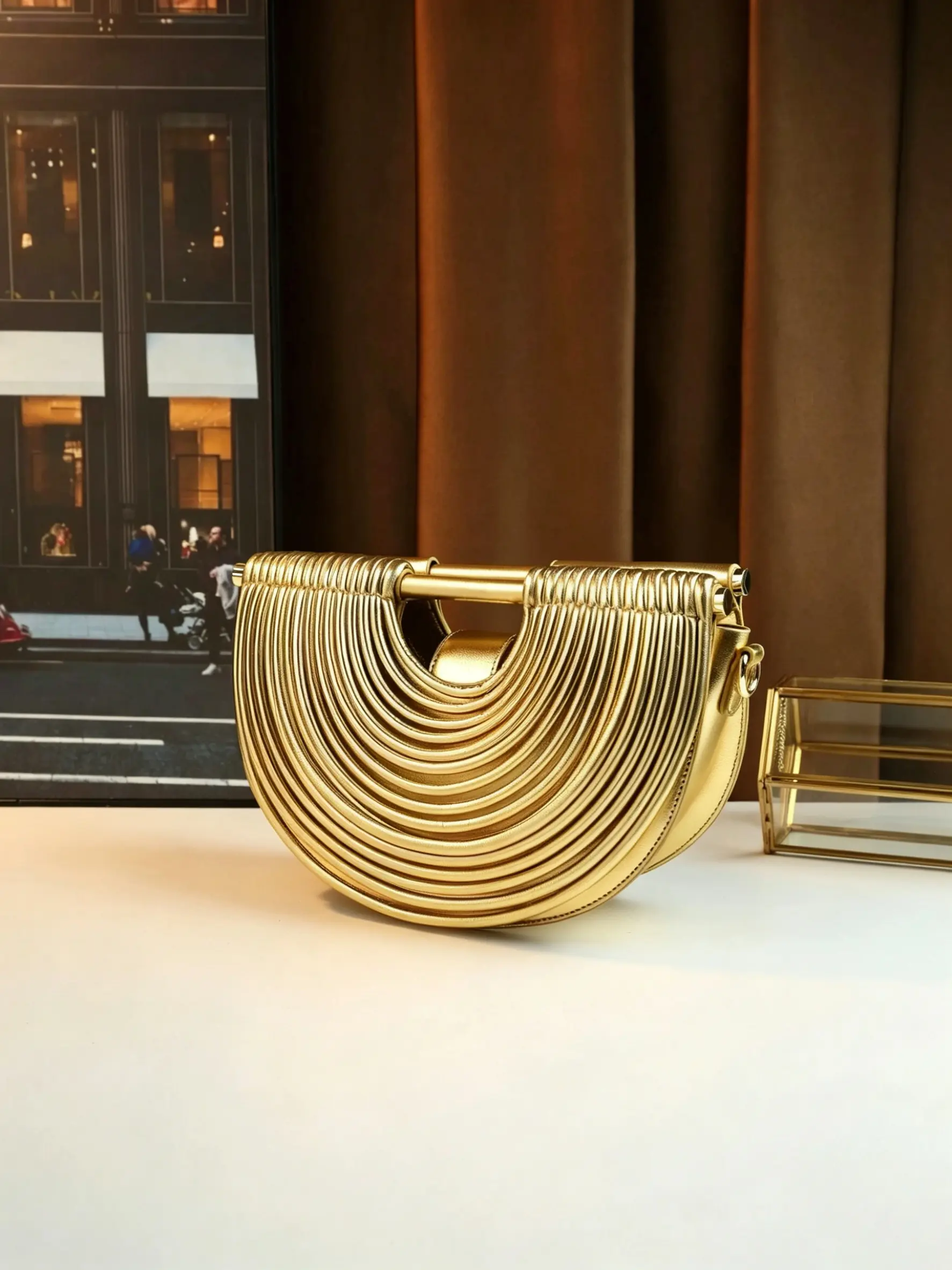 Geometric Style Women’s Clutch Bag with Vertical Striped Semi-circular Shape, Multi-layer Striped Leather Handheld Design, Comes with Detachable Shoulder Strap, Eye-catching Shape, Portable Mini Bag for Night Strolls, Art Exhibitions and Formal Banquets