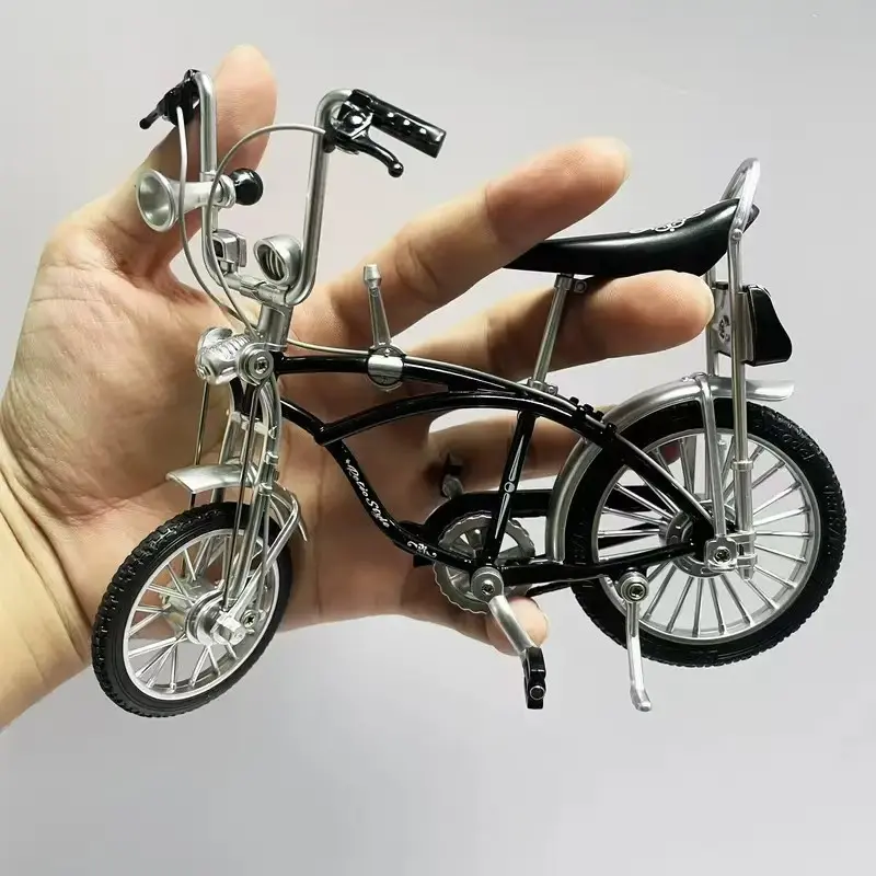 1:8 Alloy Vintage Lowrider Bike Model, Detailed horn & rear rack, rotatable wheels, palm-sized desk decor, cool collectible toy for retro bicycle lovers!