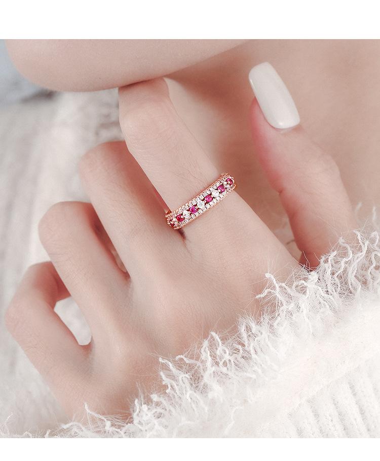 The new pink diamond ring for young girls with white diamonds and a full ring of pink diamonds exudes an exquisite and high-end feel