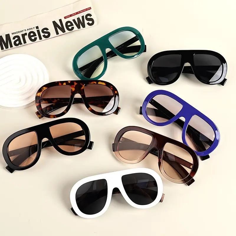 Oversized Sunglasses for Men and Women Y2K Retro TikTok Fashion Statement Shades, Large Square Geometric Tortoise Shell Frame Fashion Sunglasses, UV400 Protection Lightweight Durable for Street Style Travel Festival