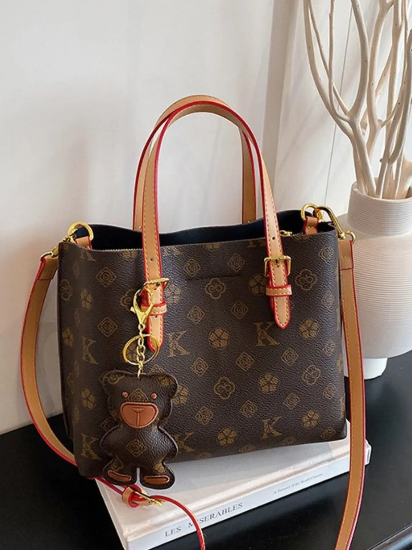 New 2026 Fashion High-End Shoulder Crossbody Bag, Large Capacity Handbag, Unique Design, Stylish and Trendy, Perfect for All Occasions