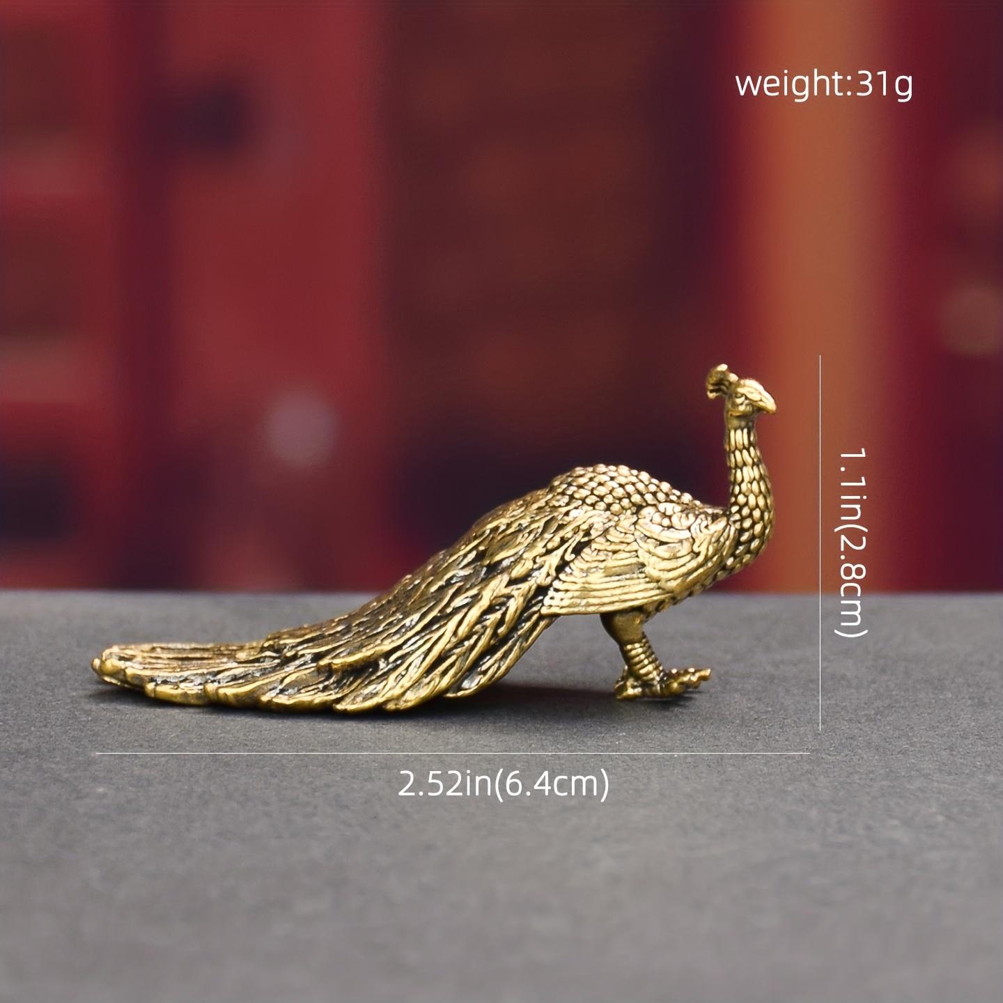 A vintage-style brass peacock desktop ornament—an exquisite piece of craftsmanship ideal for collectors. It makes a perfect birthday gift, a charming addition to an office bookshelf, or a unique decorative accent for a Halloween display.