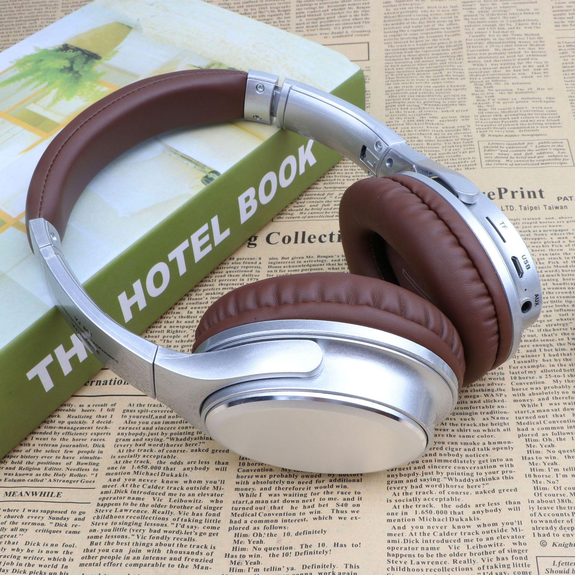 Retro over-ear Bluetooth headphones with card slot, foldable, wireless noise-cancelling music headset