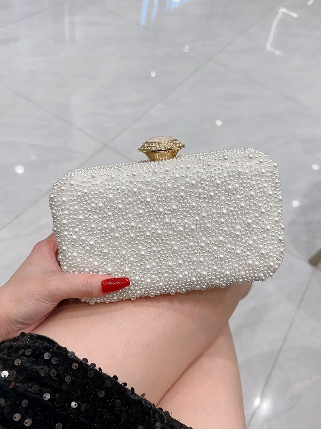Elegant Pearl Clutch Bag, Bridal Style, French Chic, Dreamy Princess Design, Detachable Gold Chain, Wedding Engagement Photo Bag
