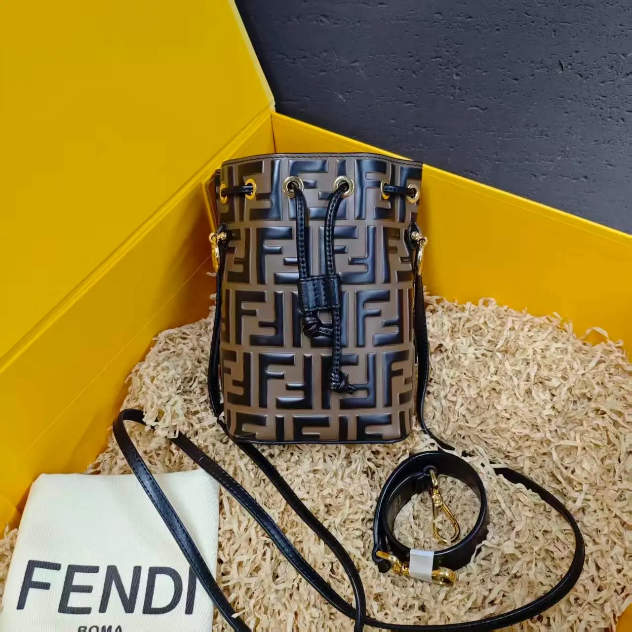 Pre-owned FENDI^/Bucket Bag/JXB1731018