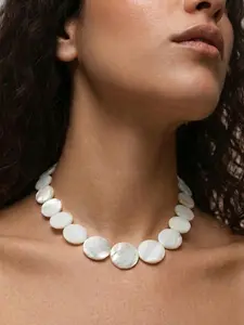 Natural Mother-Of-Pearl Round Pendant Necklace, French Vacation Style, Boho Gradient Design, Soft Atmosphere Choker Chain, Dainty Choker Necklace