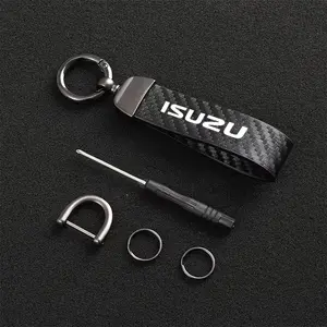 Carbon Fiber Texture Metal Keychain, Creative Key Accessory for Men and Women, High-Quality Key Ring for Isuzu D-Max, Dmax, Trooper