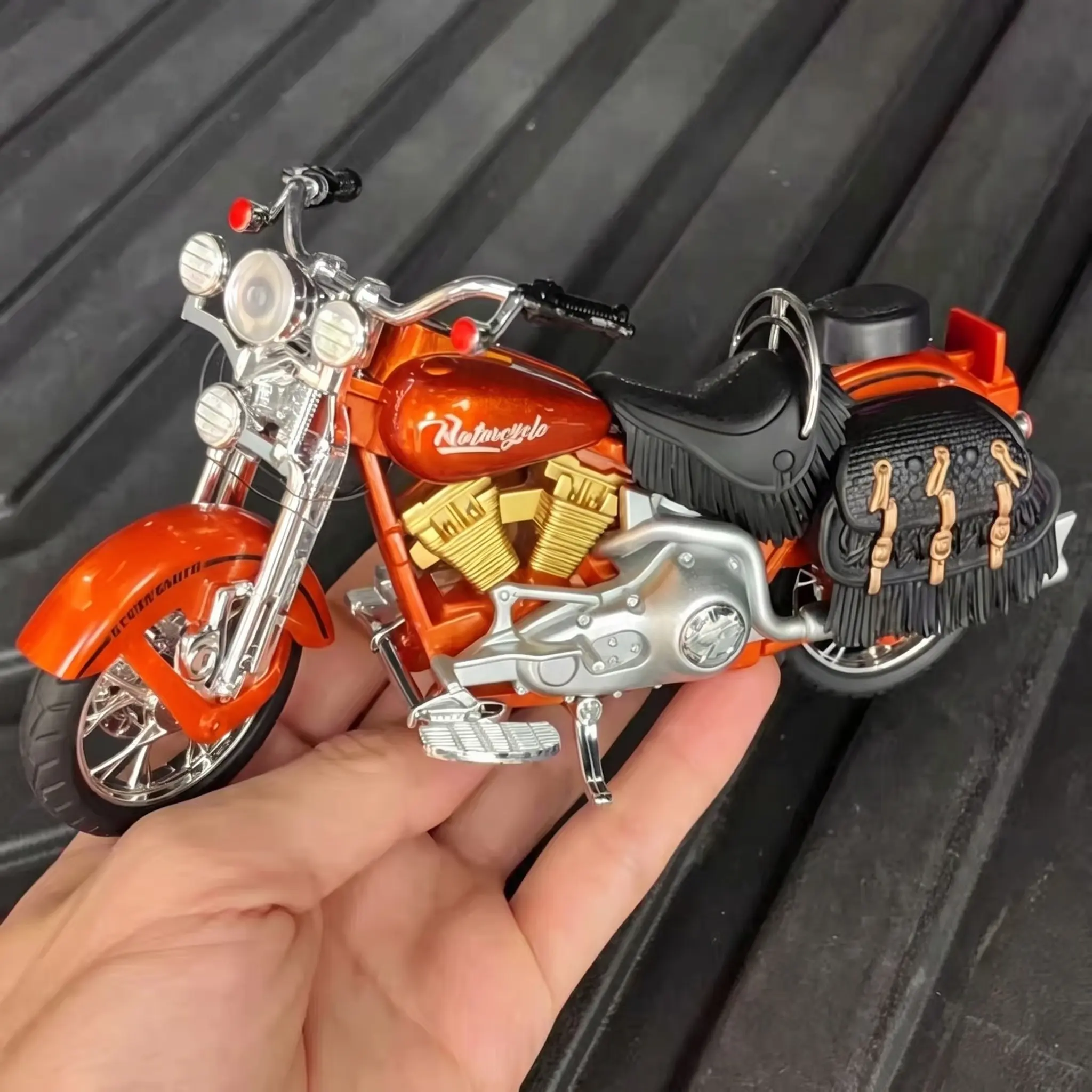Boy's Gift Choice 1:10 Harley Precision Alloy Motorcycle Model, Sound Light Effects, Pedal Operated, Collectible Toy
