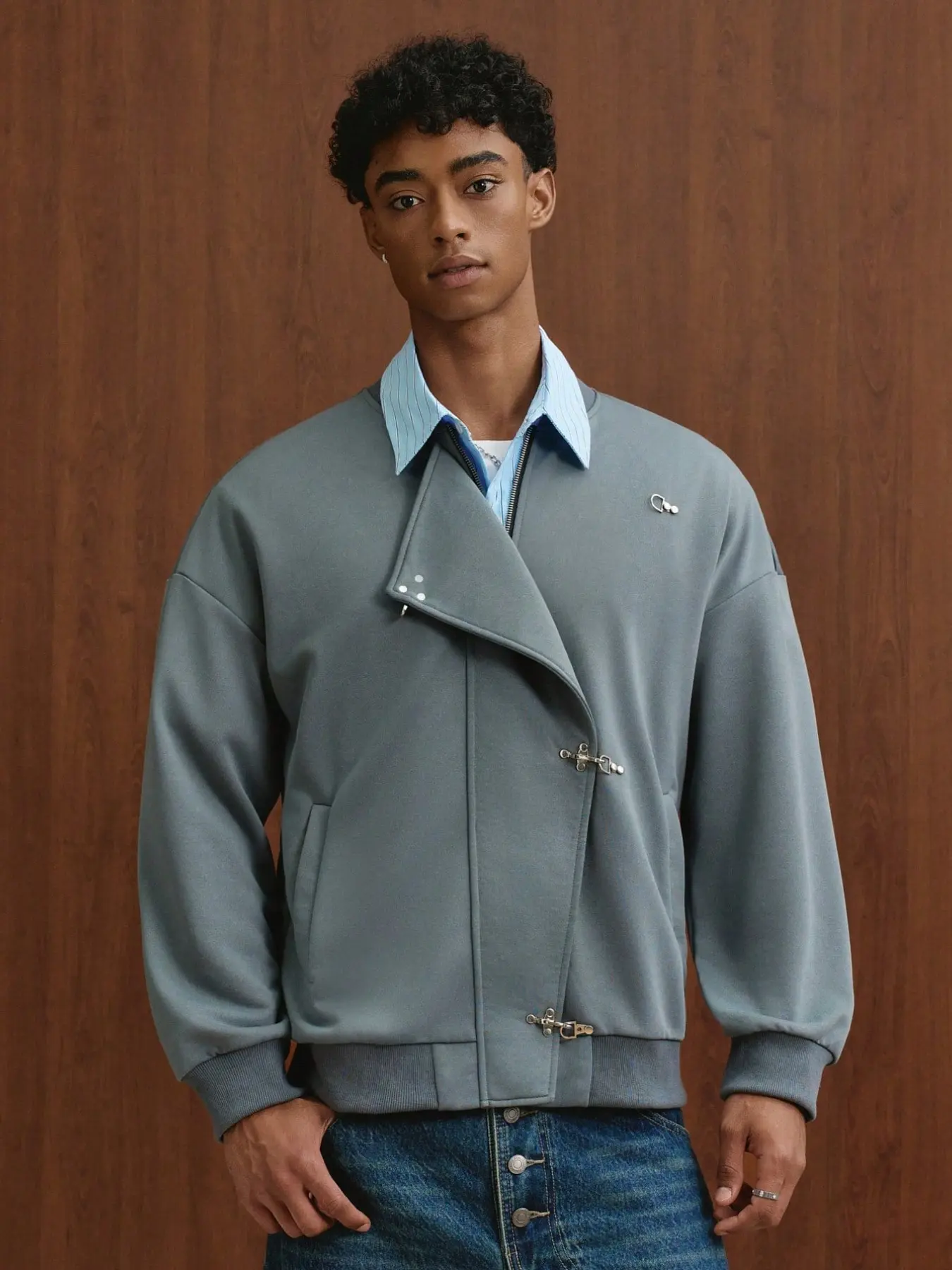 Gray asymmetrical zip-up jacket with a unique diagonal metal clasp design, minimalist street style coat, soft and comfortable fabric, perfect for coffee dates, campus outings, and weekend casual trips.
