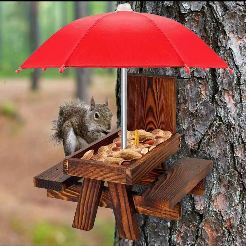 Wooden Squirrel Feeder with Umbrella, Durable Corn Cob Stand, Suitable for Chinchillas