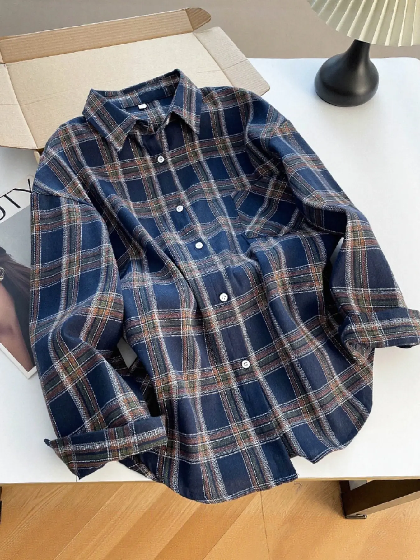 Women's Vintage Plaid Loose Oversized Long Sleeve Shirts, Drop Shoulder Classic Casual Tops, Lapel Collared Full Button Front Blouse with Pockets, Versatile for Daily Streetwear & Parties, Perfect for Spring and Summer