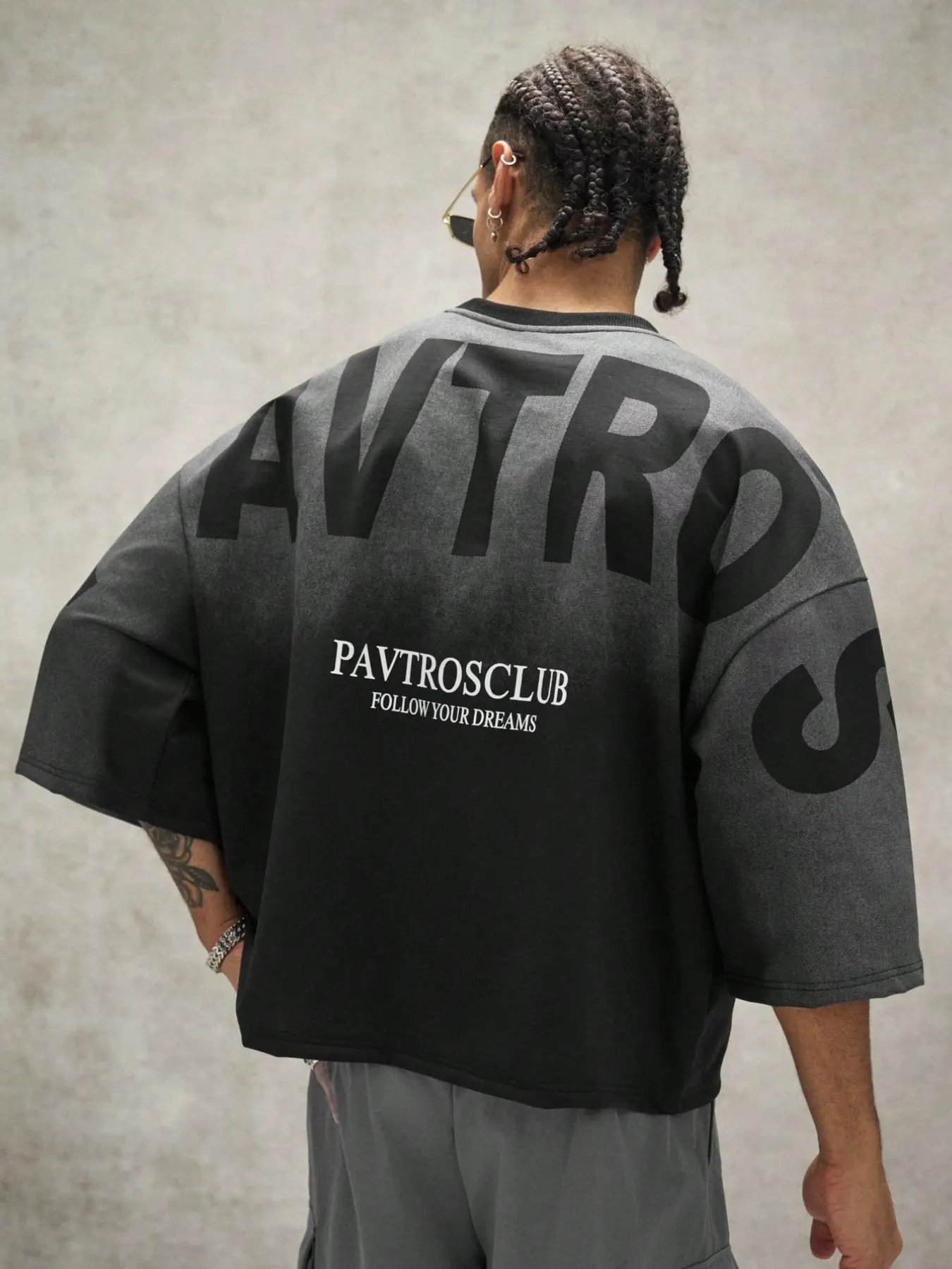 Gradient Wash Big Letter Cropped 3/4 Sleeve Top, Back Large Print Streetwear Tee, American High Street Hip Hop Unisex T-Shirt, Oversize Drop Shoulder Cropped Trendy Tee, Ideal for Music Festival, Street & Casual Outfits, Couple Matching Look