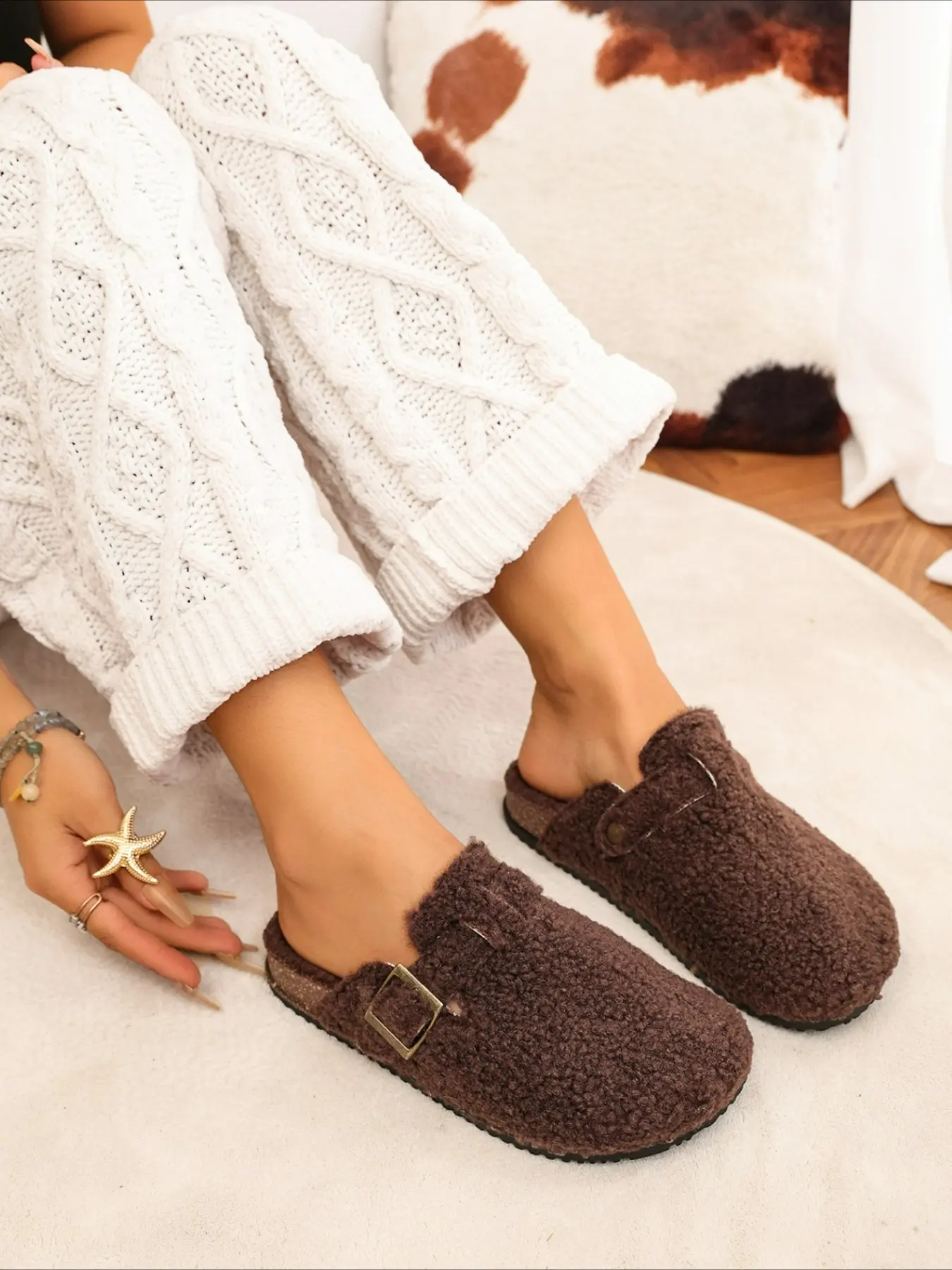 1 Pair Vintage Casual Fuzzy Clog Slippers for Women, Teddy Fleece Metal Buckle Cork Sole, Warm Closed Toe Mules for Indoor & Outdoor Winter Wear