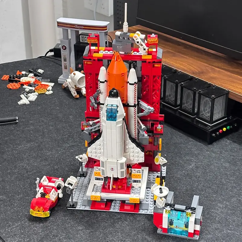 1000pcs Space Theme Creative Building Blocks, Rocket Model, Rocket Launch Center Puzzle, Desktop Decorative Item.