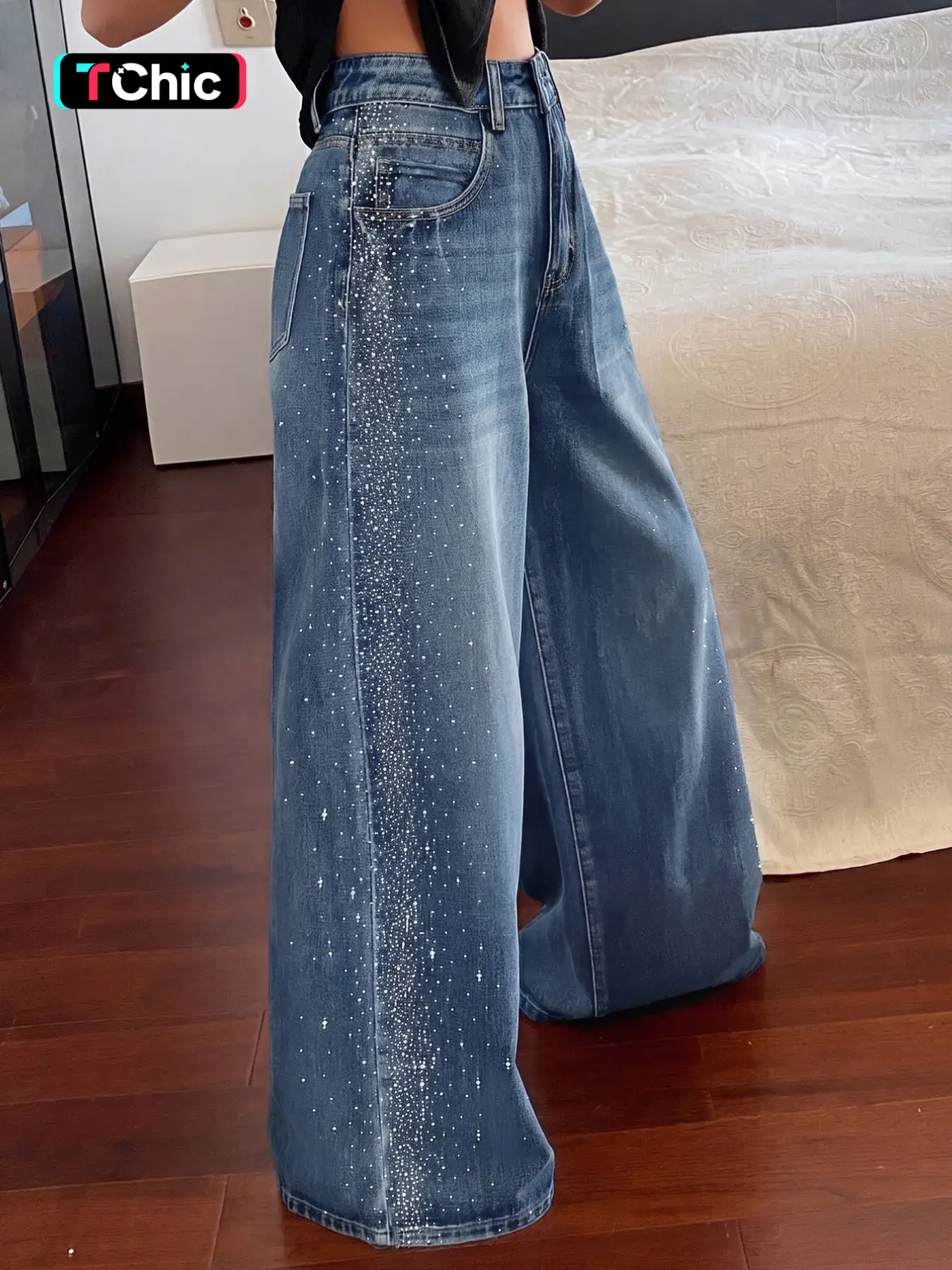 Women's High-Waisted Wide-Leg Jeans, Elegant Plain Design, All-Season Fitted Style, Gradual Rhinestone Embellishment, Vintage Look