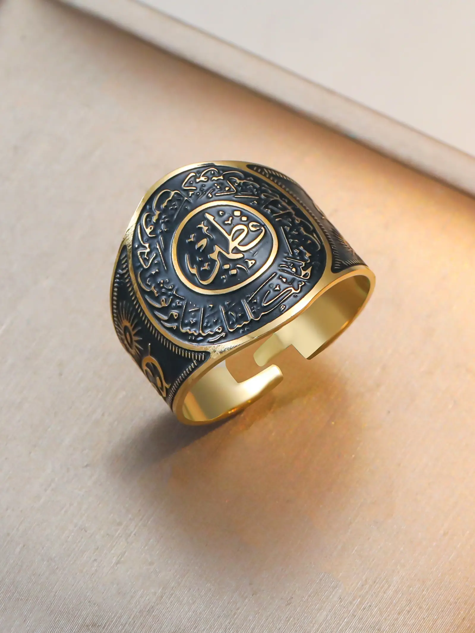 1PC Islamic circular relief scripture wide opening ring, Arab-style stainless steel black and gold contrasting color engraving adjustable ring, Open adjustable rings, Eid al-Fitr, Ramadan men's and women's accessory ring, daily commuting jewelry