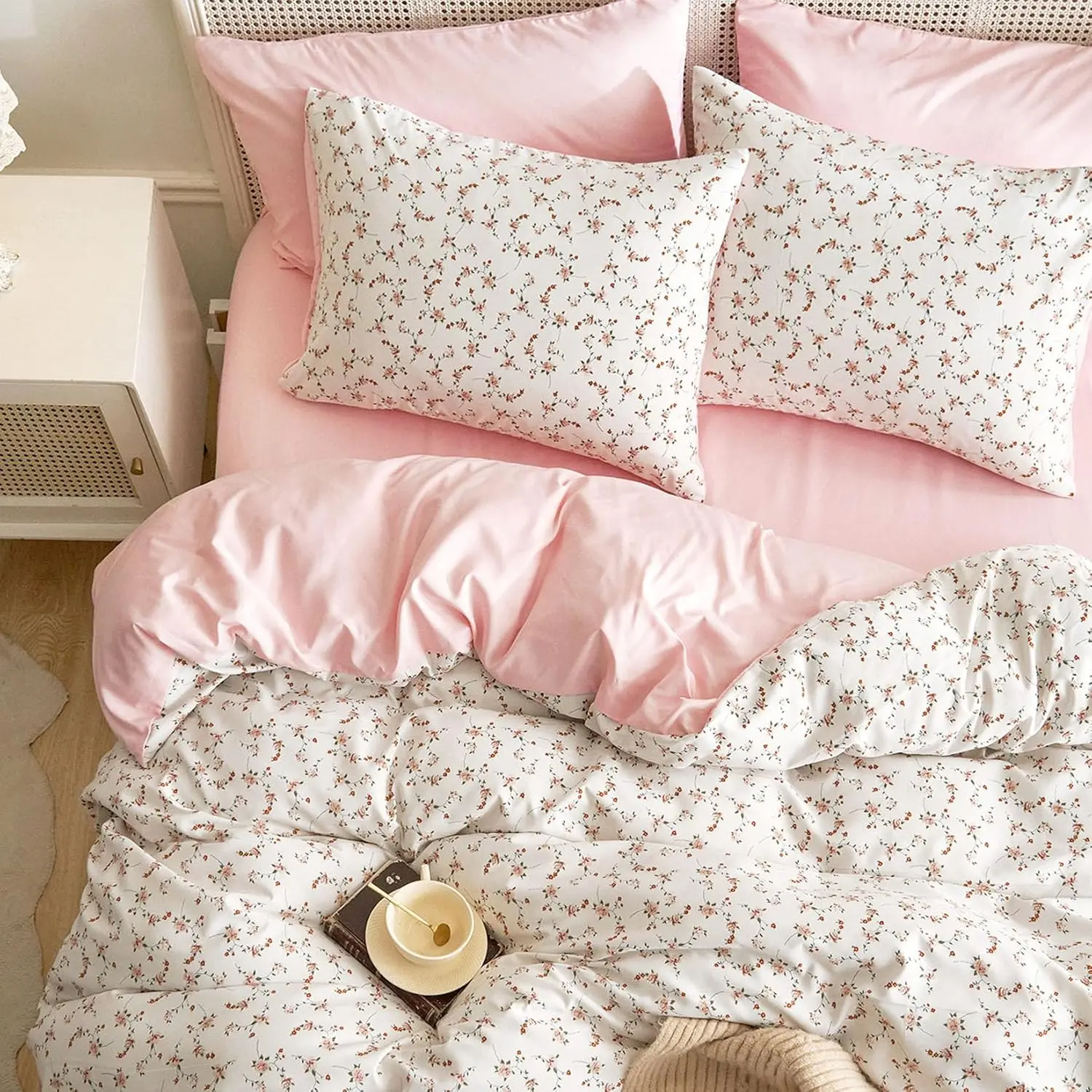- Floral Comforter Set, Coquette Cottagecore Cute Flower Pattern for Teen Girls, Soft Lightweight Dorm Bedding, 3 Piece, Pink, Queen Size