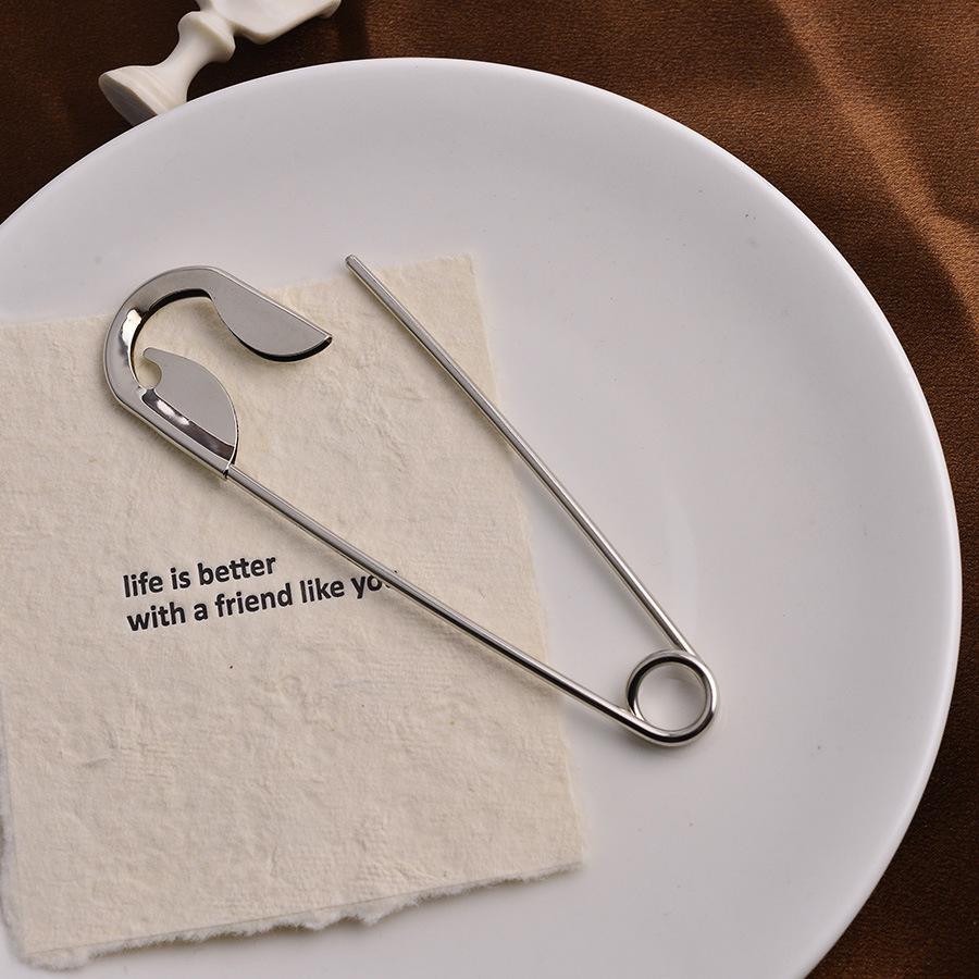 Exaggerated, simple, and creative bright silver metal hairpin, large size for thick hair, personalized accessory for the back of the head