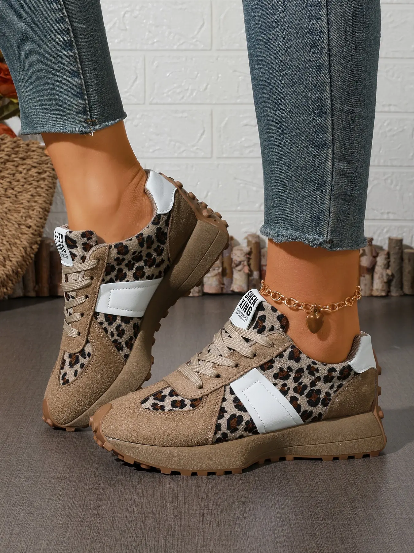 Trending Leopard Print Patchwork Sneakers for Women . Retro Chunky Flatform Trainer,, Non-Slip Rubber Sole, Casual Daily Walking Streetwear Shoes